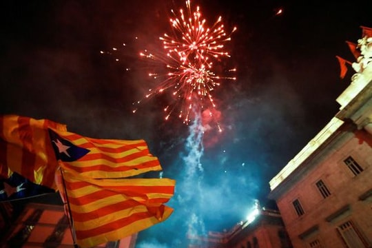 Chính quyền Catalan bị giải tán ngay sau tuyên bố độc lập