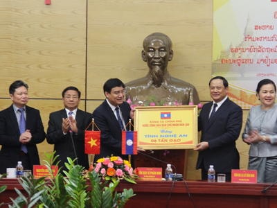 Phó Thủ tướng nước CHDCND Lào thăm và làm việc tại Nghệ An