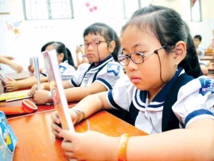 Để không cận thị, trẻ không nên xem ti vi quá 60 phút