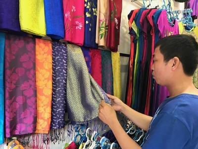 Cách phân biệt lụa Việt với lụa Tàu