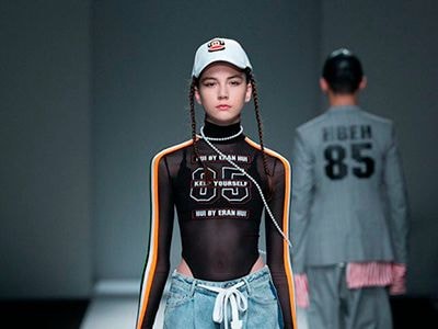 Người mẫu Nga 14 tuổi chết trong show diễn dài 13 giờ