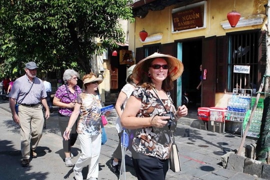 Khách quốc tế đến Việt Nam tiếp tục đạt trên 1 triệu lượt