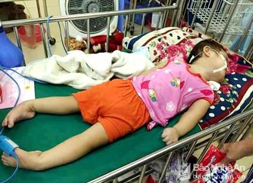 Xót xa bé gái 28 tháng tuổi bị mắc bệnh tim bẩm sinh