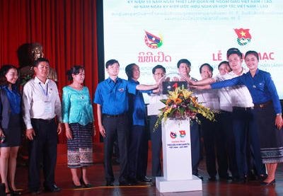 Thanh niên Lào - Việt Nam khởi động chương trình 'Theo dấu chân lãnh tụ'