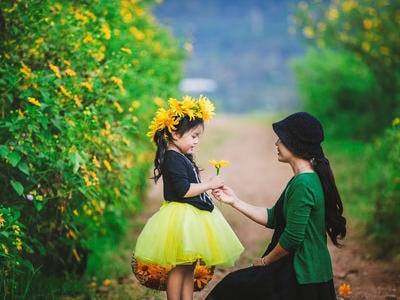 Hạn chế khen con gái nếu không muốn làm hại con