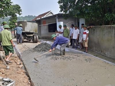 Nông dân Nghi Đồng góp gần 2 tỷ đồng làm đường Nông thôn mới