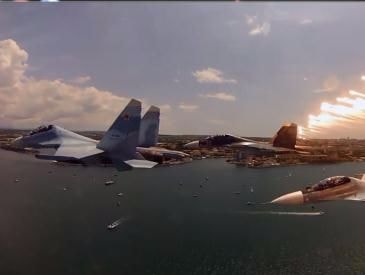 Su-30SM của Nga phô diễn những động tác bay cực lạ