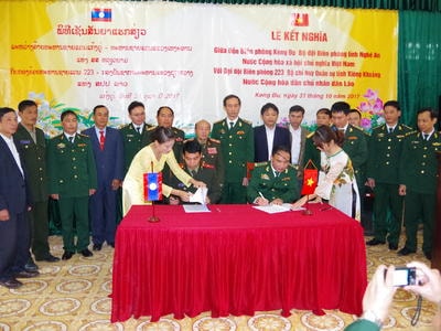 Ký kết nghĩa cặp đồn biên phòng thứ 8 trên tuyến biên giới Nghệ An