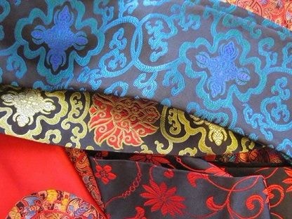 Khăn tơ tằm 'Made in China' về Việt Nam giá chỉ 30.000 đồng