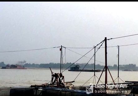 Cát tặc hoành hành, bãi bồi sông Lam nguy cơ bị 'nuốt chửng'