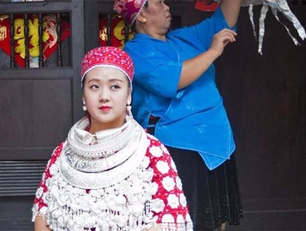 Nơi phụ nữ đeo trang sức nặng 10kg để lấy được chồng