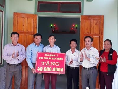 Bàn giao nhà tình nghĩa cho gia đình thương binh