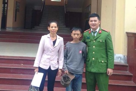 Cậu bé 12 tuổi đi xe đạp bị lạc gần 250km được giao về cho gia đình