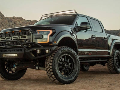 Ford F-150 Raptor độ 6 bánh cực ngầu mạnh 600 mã lực