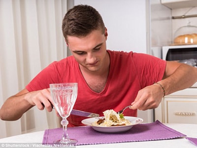 Ăn một mình có hại cho sức khỏe