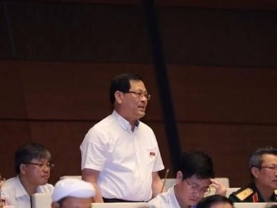 Đại biểu Nguyễn Hữu Cầu đề nghị rà soát kết quả đề án thay sách giáo khoa