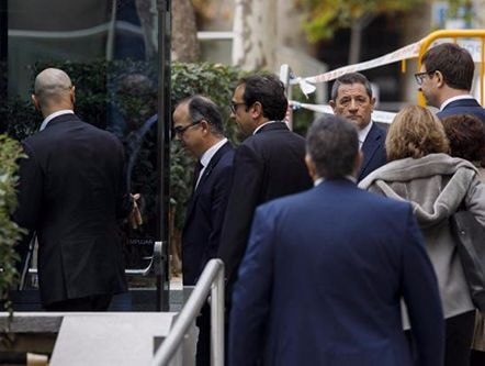 Tây Ban Nha bắt 8 cựu thành viên chính quyền Catalonia