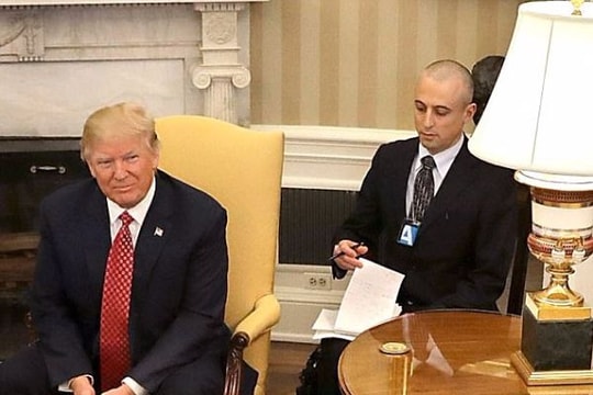 Bí mật người phiên dịch gốc Việt cho chuyến thăm Việt Nam của ông Trump