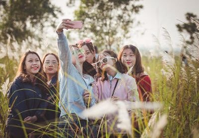 Cuối tuần nhiều người đổ xô tới cánh đồng cỏ lau tuyệt đẹp ở Nam Đàn