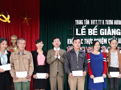 Tương Dương bế giảng lớp học chữ Thái Lai Pao