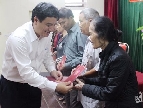 Bí thư Tỉnh ủy dự ngày hội đại đoàn kết của khối 4, phường Trường Thi, TP. Vinh