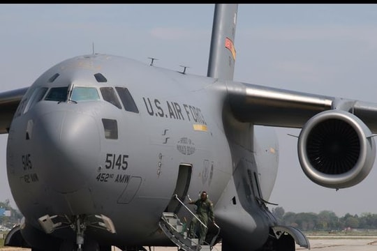 Bên trong vận tải cơ phục vụ Tổng thống Trump công du