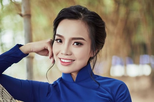 Quán quân Sao Mai 2017 hát ở APEC