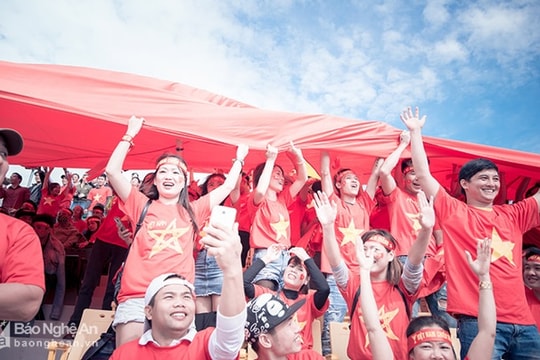 Tình yêu Tổ quốc trên những khán đài Giải U19 châu Á