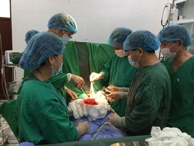 Trung tâm y tế Kỳ Sơn cấp cứu thành công bệnh nhân bị vỡ lách