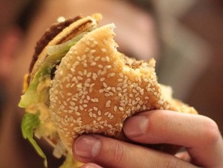 Nhân viên an ninh mang bánh mì kẹp đến 'cứu đói' Tổng thống Mỹ