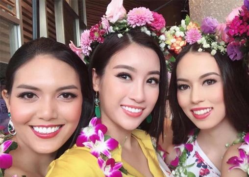 Đỗ Mỹ Linh và các thí sinh Miss World lộng lẫy trên đường phố Tam Á