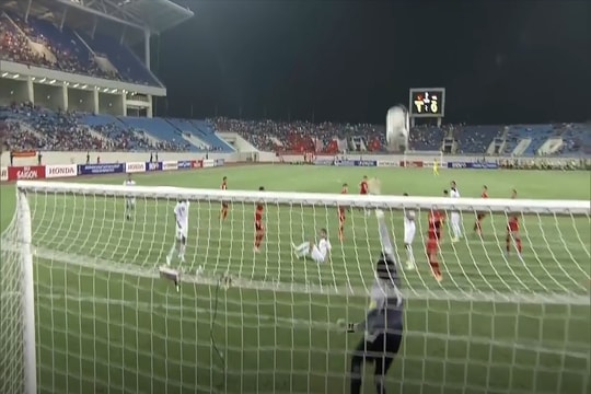 Nguyên Mạnh và những pha cứu thua xuất thần