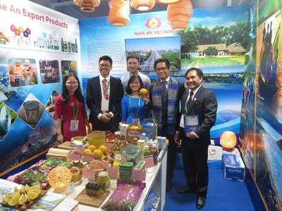 Nhiều đại biểu quốc tế dự APEC thích thú với sản vật Nghệ An