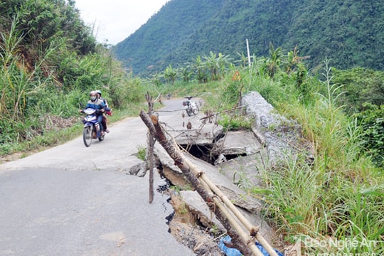 'Bẫy' nguy hiểm trên tuyến đường Mường Xén - Tây Sơn