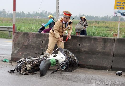 Sang đường, người phụ nữ bị tai nạn nguy kịch