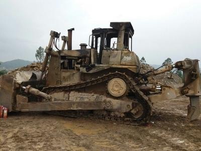 Máy ủi bốc cháy trong đêm, thiệt hại hàng trăm triệu đồng