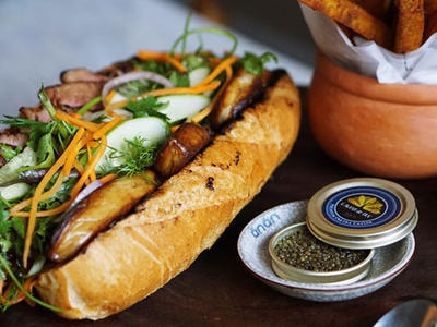 Bánh mì 'siêu đắt' giá hơn 2,2 triệu đồng/ổ ở Việt Nam