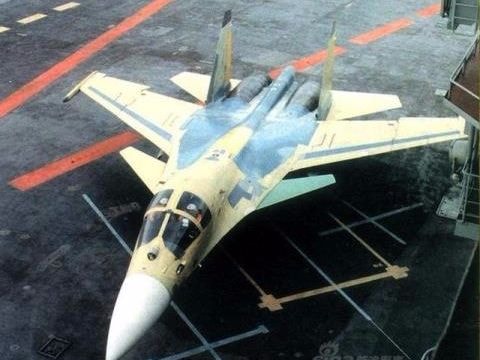 Tiêm kích hạm 2 chỗ ngồi song song cực lạ của Nga