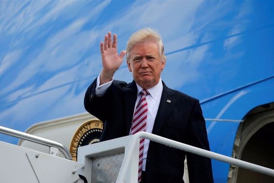 Tổng thống Trump lên mạng thông báo đang trên đường tới Việt Nam