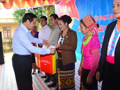 Đồng chí Phan Đình Trạc dự Ngày hội Đại đoàn kết với đồng bào vùng cao Nghệ An