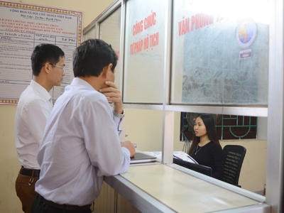 Nghi Lộc: Nhiều cán bộ, công chức xã không đeo thẻ trong giờ làm việc