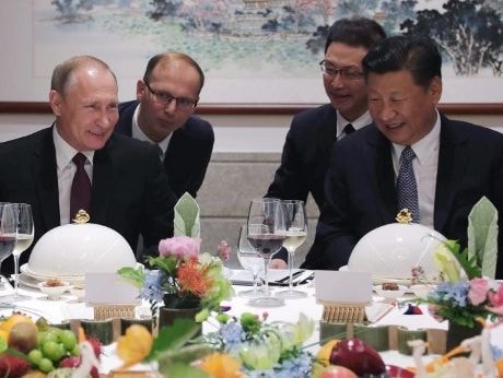 Vị trí của Putin và Tập Cận Bình bên cạnh Chủ tịch Việt Nam trong tiệc chiêu đãi