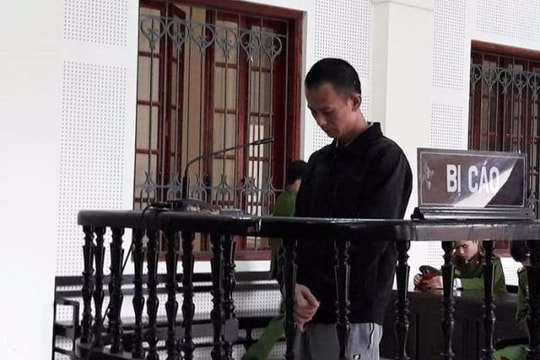 Mượn xe của người quen cầm cố, lấy tiền đánh bạc qua mạng