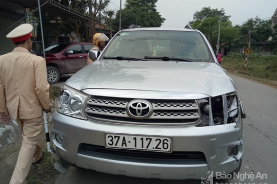 Đâm liên tiếp 2 người bị thương nặng, xe Fotuner rời khỏi hiện trường