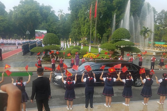 Bắn 21 loạt đại bác chào mừng Chủ tịch nước Trung Quốc tới Việt Nam