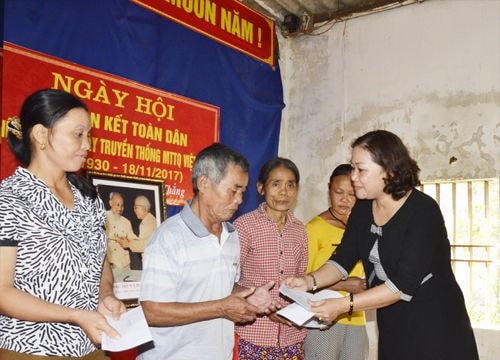 Bí thư Đảng ủy Khối các cơ quan tỉnh dự Ngày hội đại đoàn kết tại Hưng Nguyên