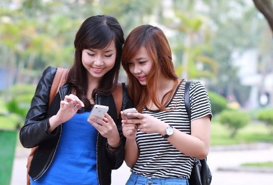 Sinh viên thà kham khổ miễn 'ôm' được iPhone?