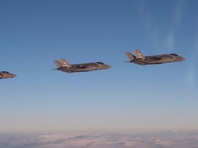 Thiếu bãi chứa, siêu tiêm kích F-35 Na Uy phải nằm trong lều