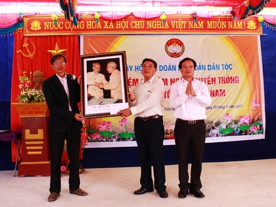 Trưởng ban Tuyên giáo Tỉnh ủy dự ngày hội đại đoàn kết tại Quỳnh Lưu