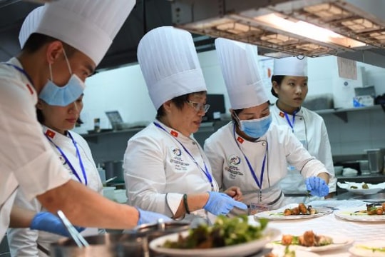 Nữ nghệ nhân tiết lộ bí quyết chọn món thết đãi lãnh đạo APEC